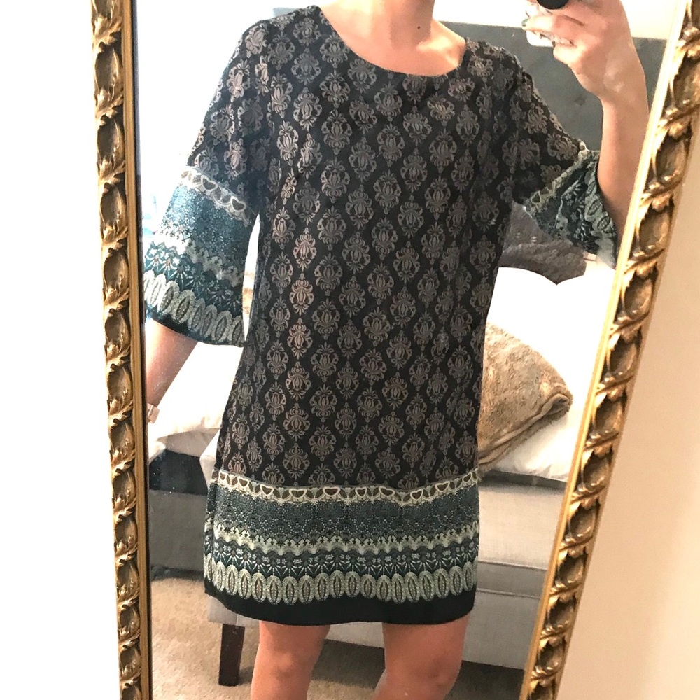 Patterned Shift Dress - Picture 4 of 8